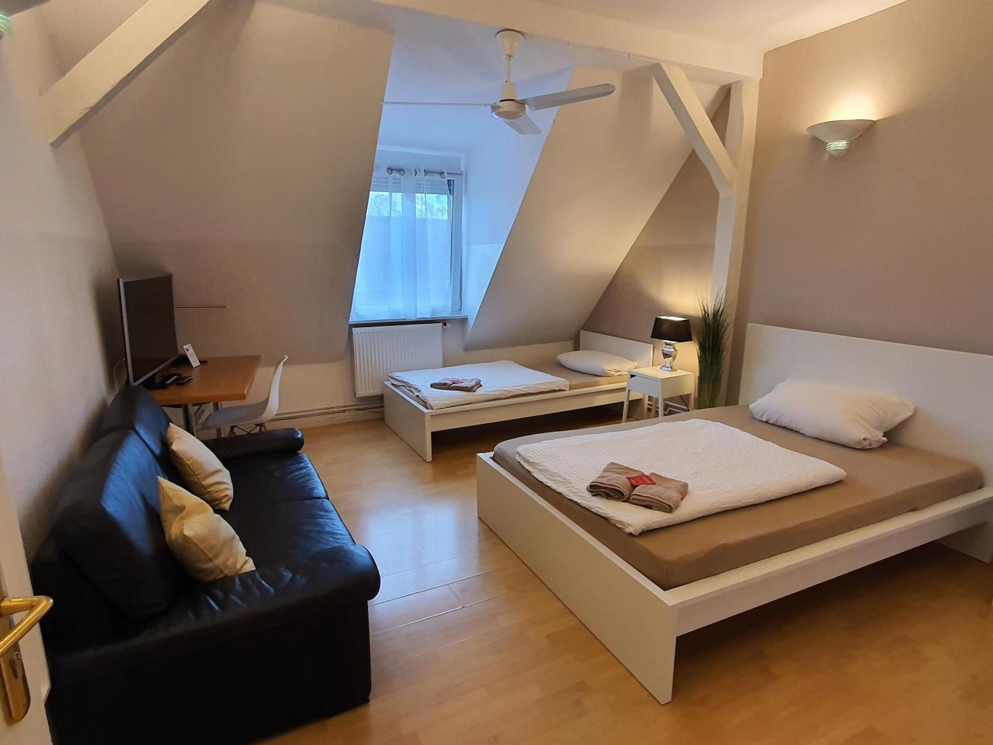 Colodging Mannheim - Private Rooms & Kitchen Exterior foto