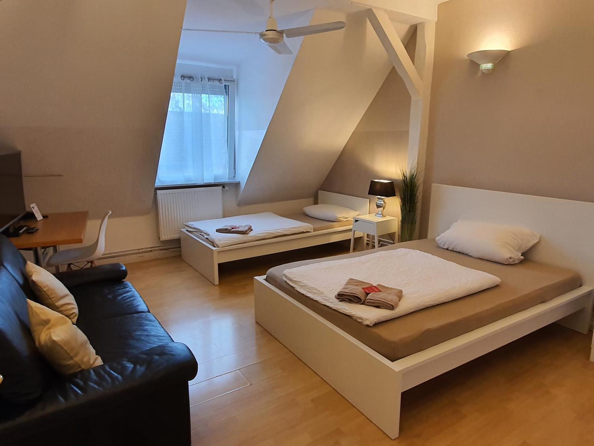 Colodging Mannheim - Private Rooms & Kitchen Exterior foto